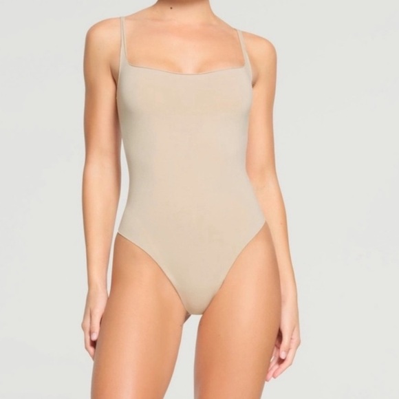 SKIMS Tops - Skims raw edge Bodysuit